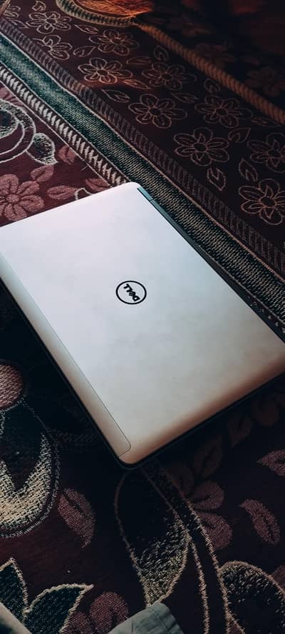 Dell Traditional leptop