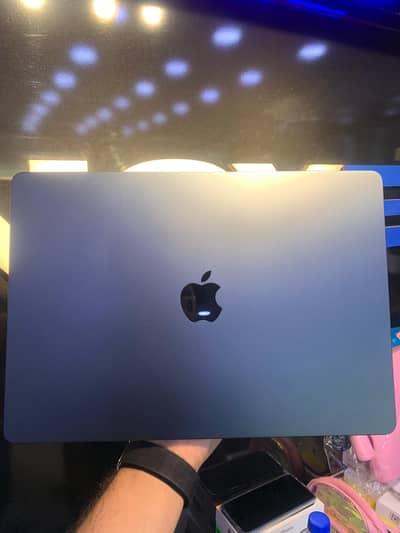 Apple MacBook Air M2 8GB 256GB 146 Cycles 99% Health With Charger