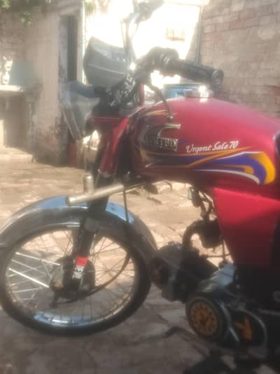 united VIP bike all ok only WhatsApp py msg Kar skty ha please