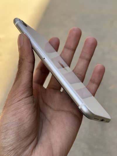 Iphone SE waterpack 10/10 81% battery health