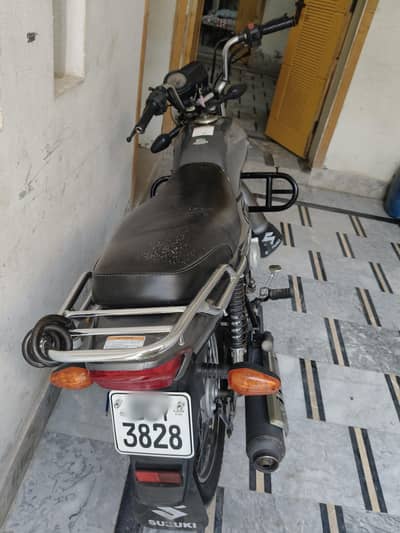 Suzuki 110 totally ganiun condition he engine pack he documents comp