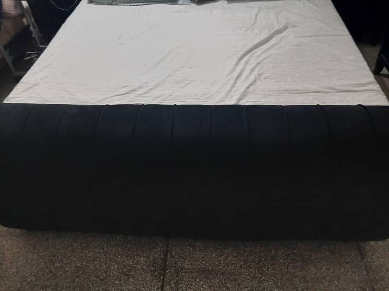 Bed + 2 Side Tables 1