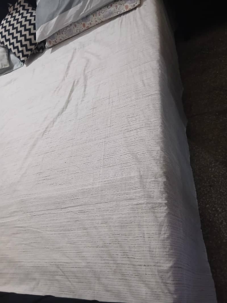 Bed + 2 Side Tables 2