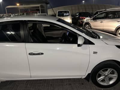 Toyota yaris gli automatic with cruise
