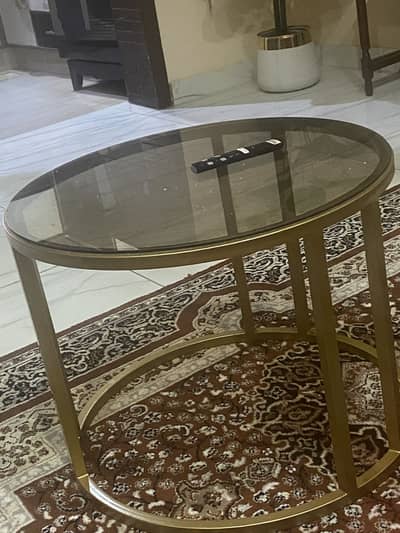 Central table with mirror top