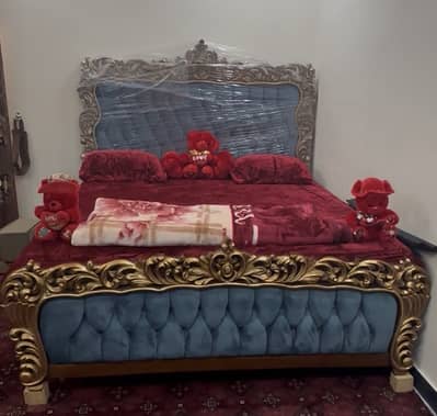 King size bed for sale, good condition, strong and comfortable.