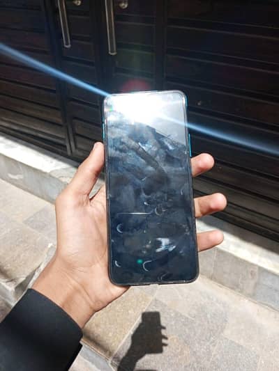 Infinix hot 9 play with Box 4/64 (Argent sell)