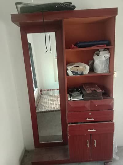 wooden dressing achi lakri ka Bana Hai mazboot