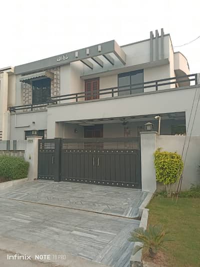 12 Marla Corner Used House Available In DC Colony