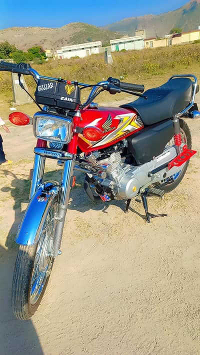 New 125 2025 model 3200km use  original colour