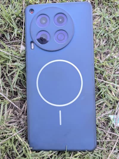 Tecno camon 30,,,,8,256