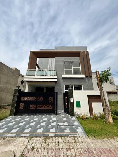 5 Marla Used House for Sale in Bahria Orchard G Block 80 Ft Road