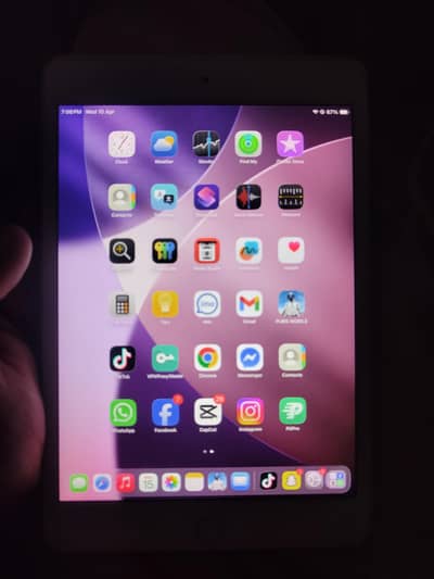 I pad mani 5 10by10 and 256gb