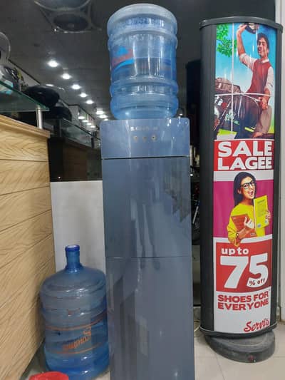 Dispenser glass doors