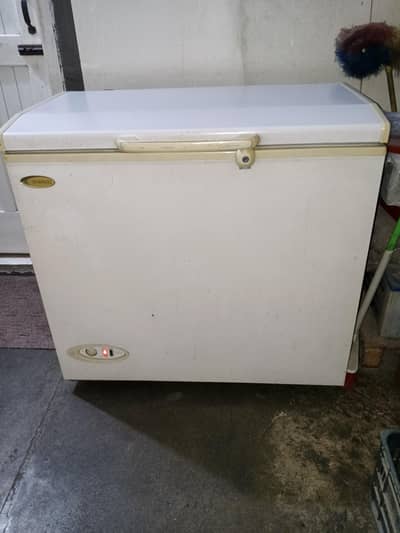 WAVES SINGLE DOOR DEP FREEZER. FOR SALE