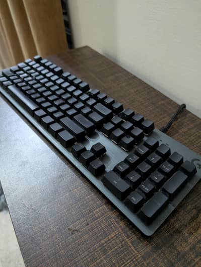 Logitech G512 Carbon RGB Mechanical Keyboard (GX Brown) – Clean