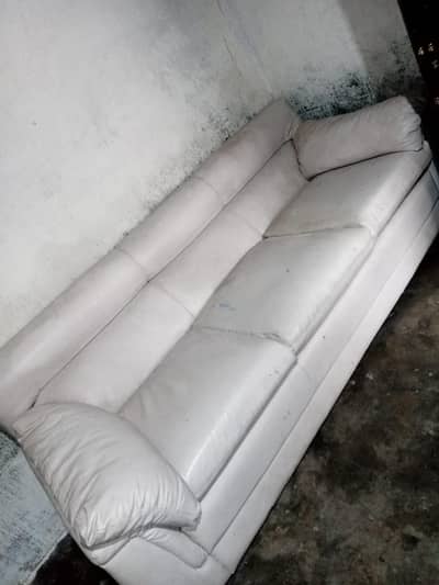 large sofa Hai acchi condition mein hai