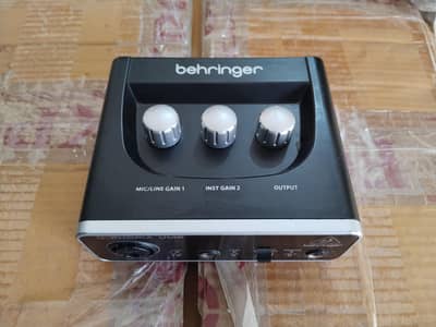 Behringer U-Phoria UM2