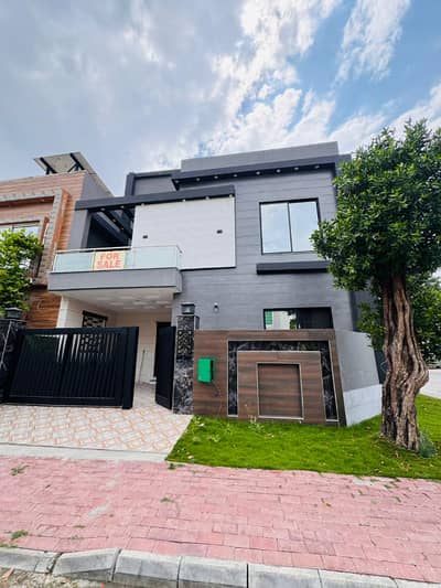 5.25 Marla Luxury Corner House for Sale in Bahria Orchard Phase 1 (LDA Approved)