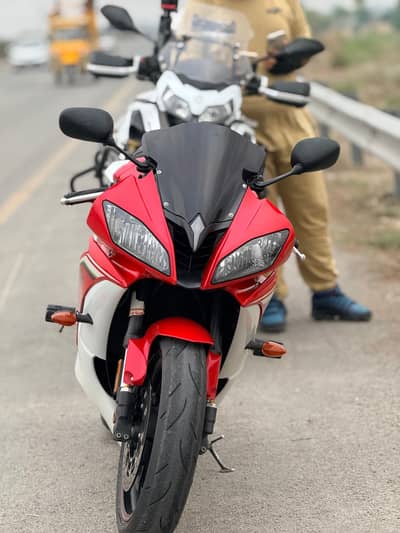 Yamaha R6 2013 with red white beautiful colour scheme