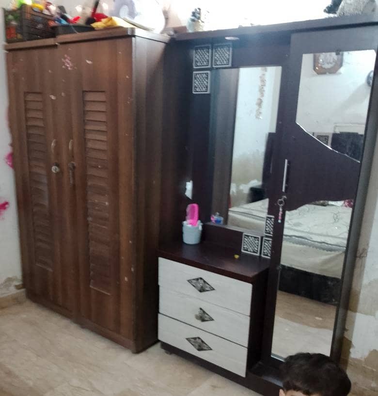 bed side table dressingtable & almari 1