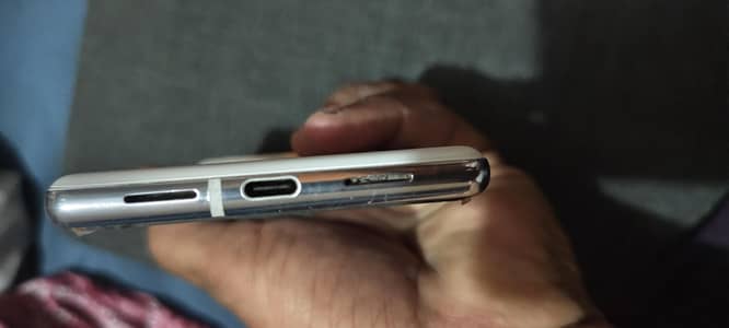 mobail bulkul saaf he Sirf penal tota Howa he 256/12 gb