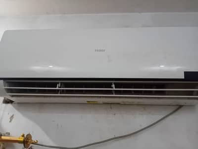 Haier Ac dedh ton available for sale bilkul good condition