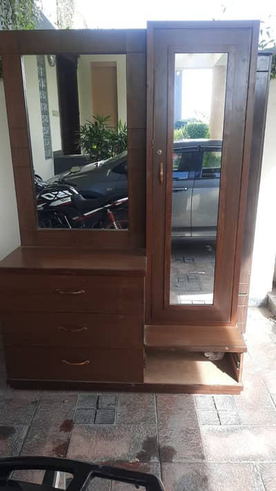 Wooden Dressing Table with Mirror – Elegant & Spacious