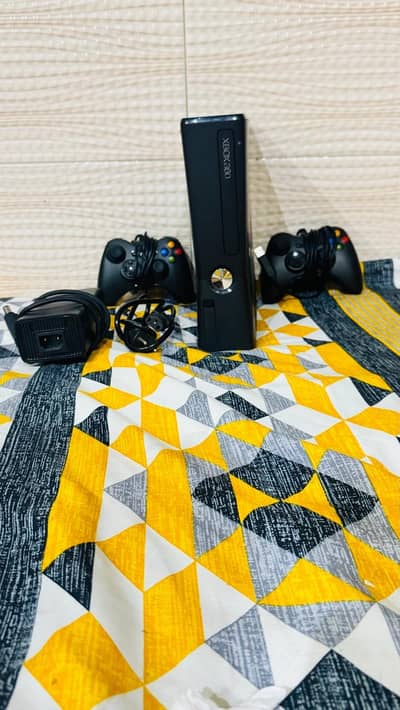 Xbox 360 slim with two controllers