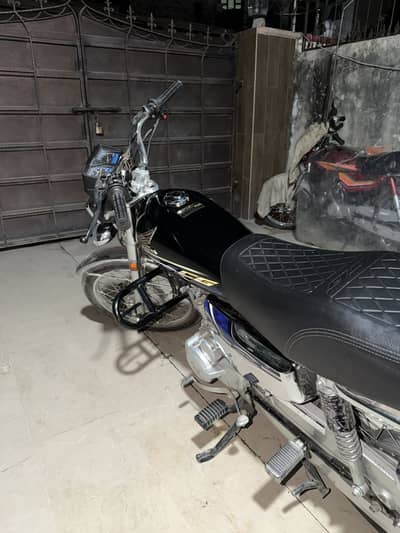 Honda 125 chrome edition