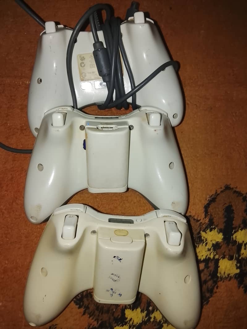 Xbox 360 controllers 1