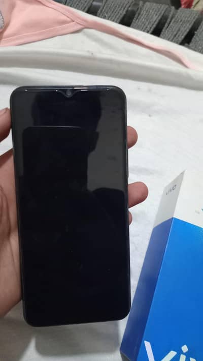 Vivo y20 4 64 with box