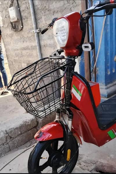 yj fuctar model electric Scooty