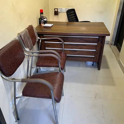 Office table, 2 chairs , 1 hydrolic chair