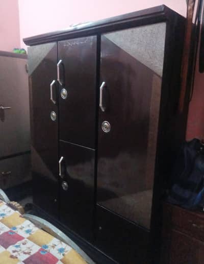 “Used Wardrobe for Sale – Good Condition, Affordable Price”