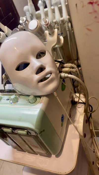 HAYDRA FACIAL MACHINE LITTLE BIT USE BILKUL NEW HAI