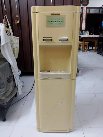 water dispenser hot & cold good running condition ready to use