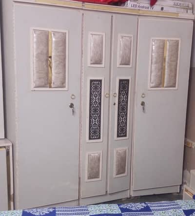 3 doors ki hai use maii