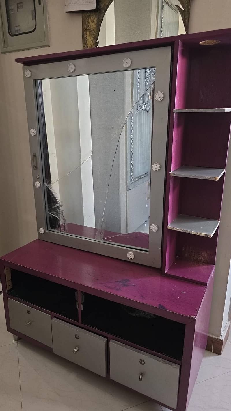 Dressing Table 0