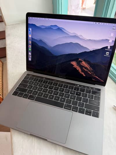 MacBook Pro 13-inch 2016 (Four Thunderbolt 3 Ports)