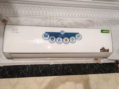pel fit invertor on 1.5 ton ac white colour used condition 10/10