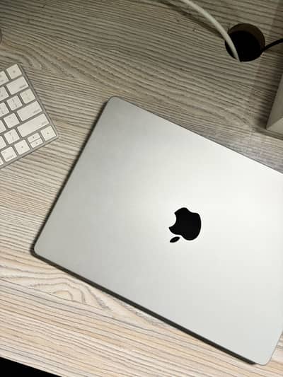 MacBook M2 Pro (14-inch, 2023)  16/1TB SSD- , Silver Finish