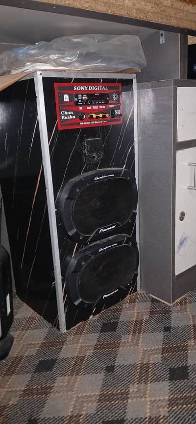 سپیکر خود بنوائے تھے۔ بلکل نئے ہیں