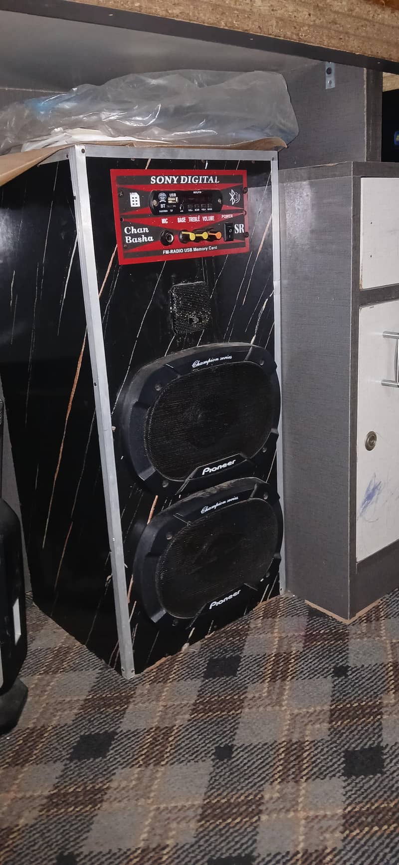 سپیکر خود بنوائے تھے۔ بلکل نئے ہیں 0