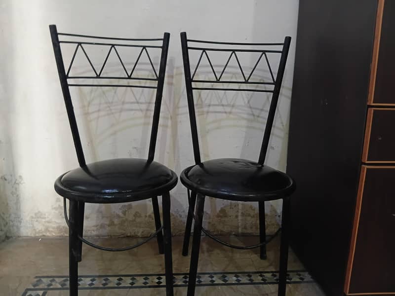 4 dining chairs 1