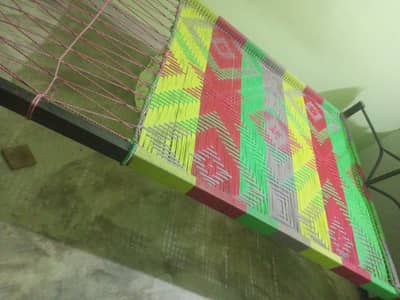 mazboot lohy ki he 3 charpaiyan he is Tarah ki