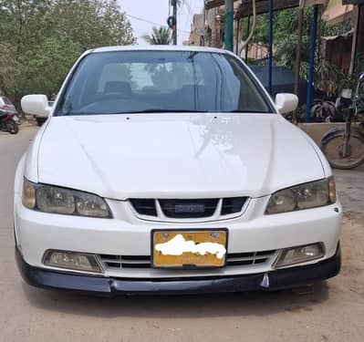 selling my honda accord cf3 2002 reg 2006 manuel white color