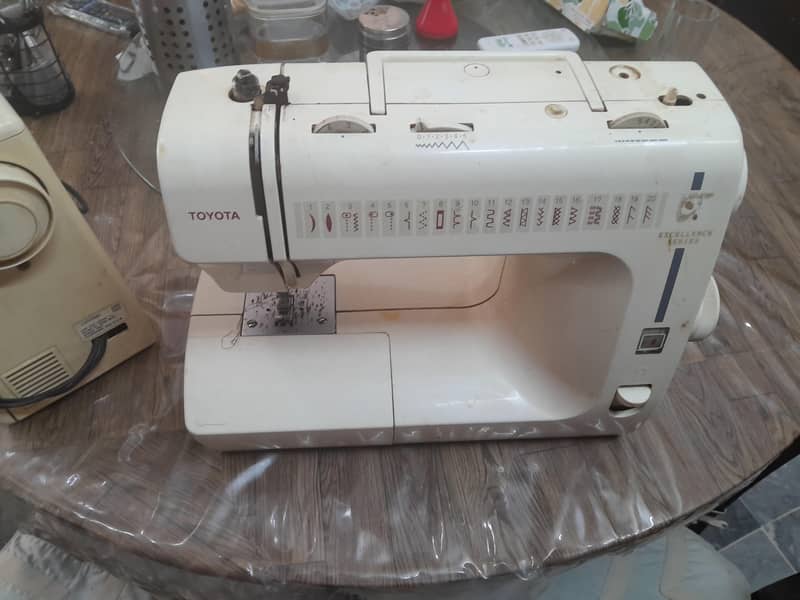 Singer sewing machine 7