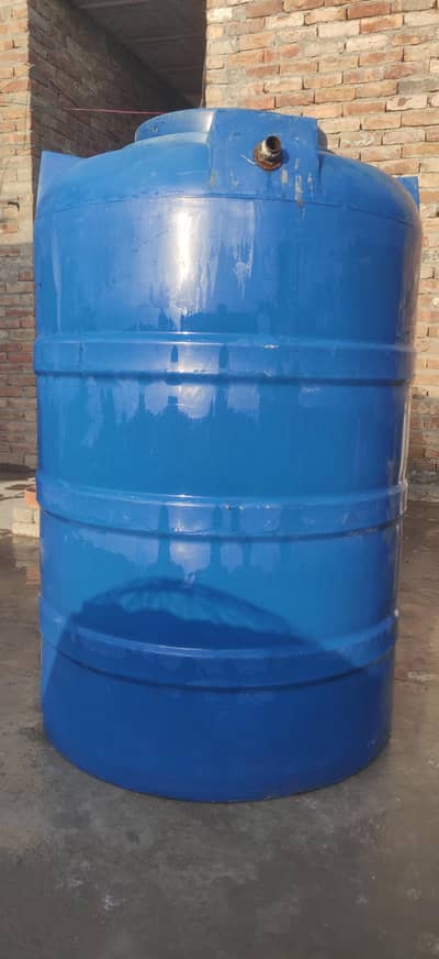 WATER TANK 800 LITRES FOR SALE.