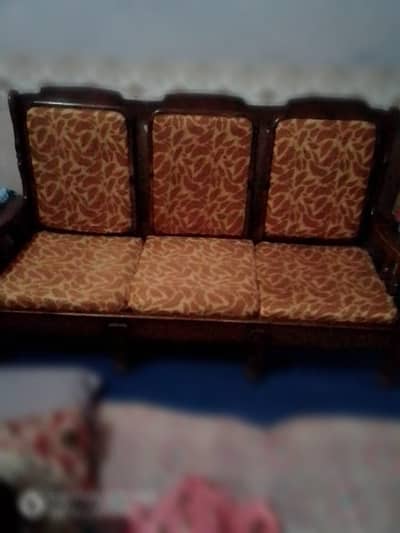 Wooden Sofa Set 5 Seater (3+2) Good Condition – Urgent Sale